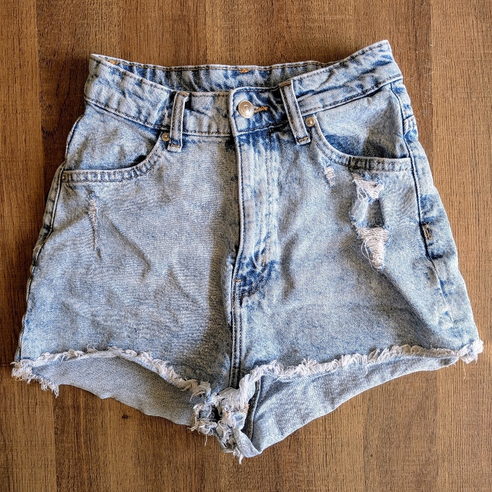 H&M high waisted ripped jeans shorts - Picture 1 of 3